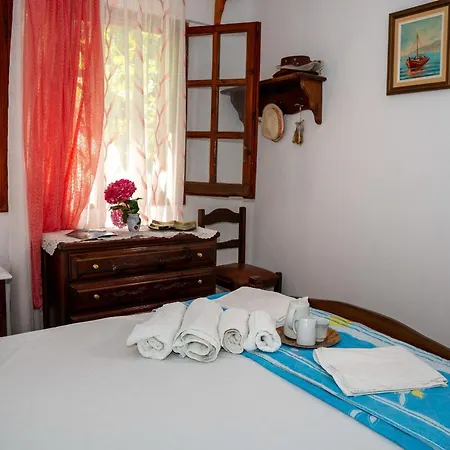 Paradeisos With Garden View *