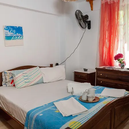 Paradeisos With Garden View Appartement *