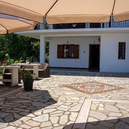 Paradeisos With Garden View Apartamento Áyios Dhimítrios